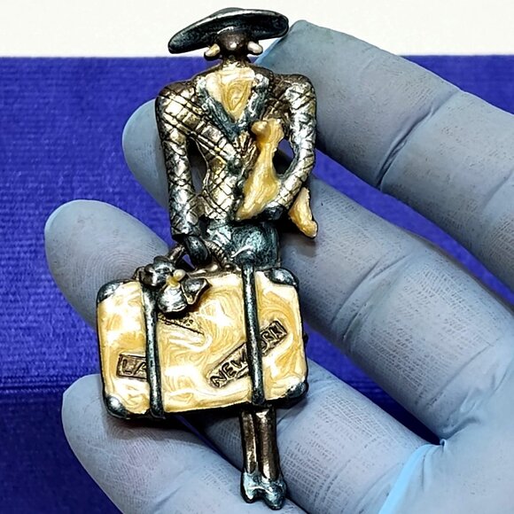 Lady Traveler Brooch Pin ONE OF A KIND Mid-Century Gold-Tone & Enamel RARE VTG - Picture 6 of 8